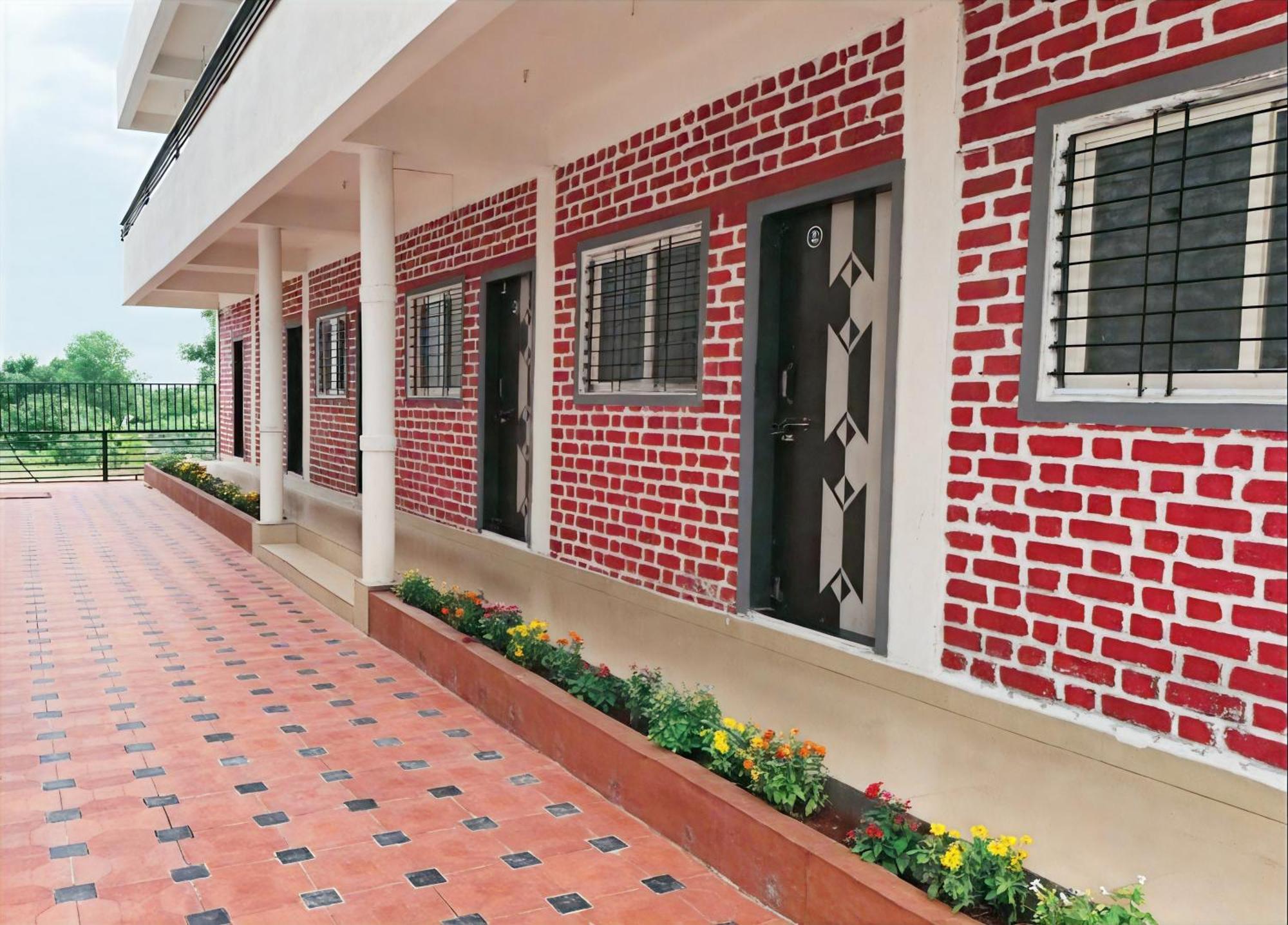 Fulgulab Lawns And Home Stay Junnar Buitenkant foto