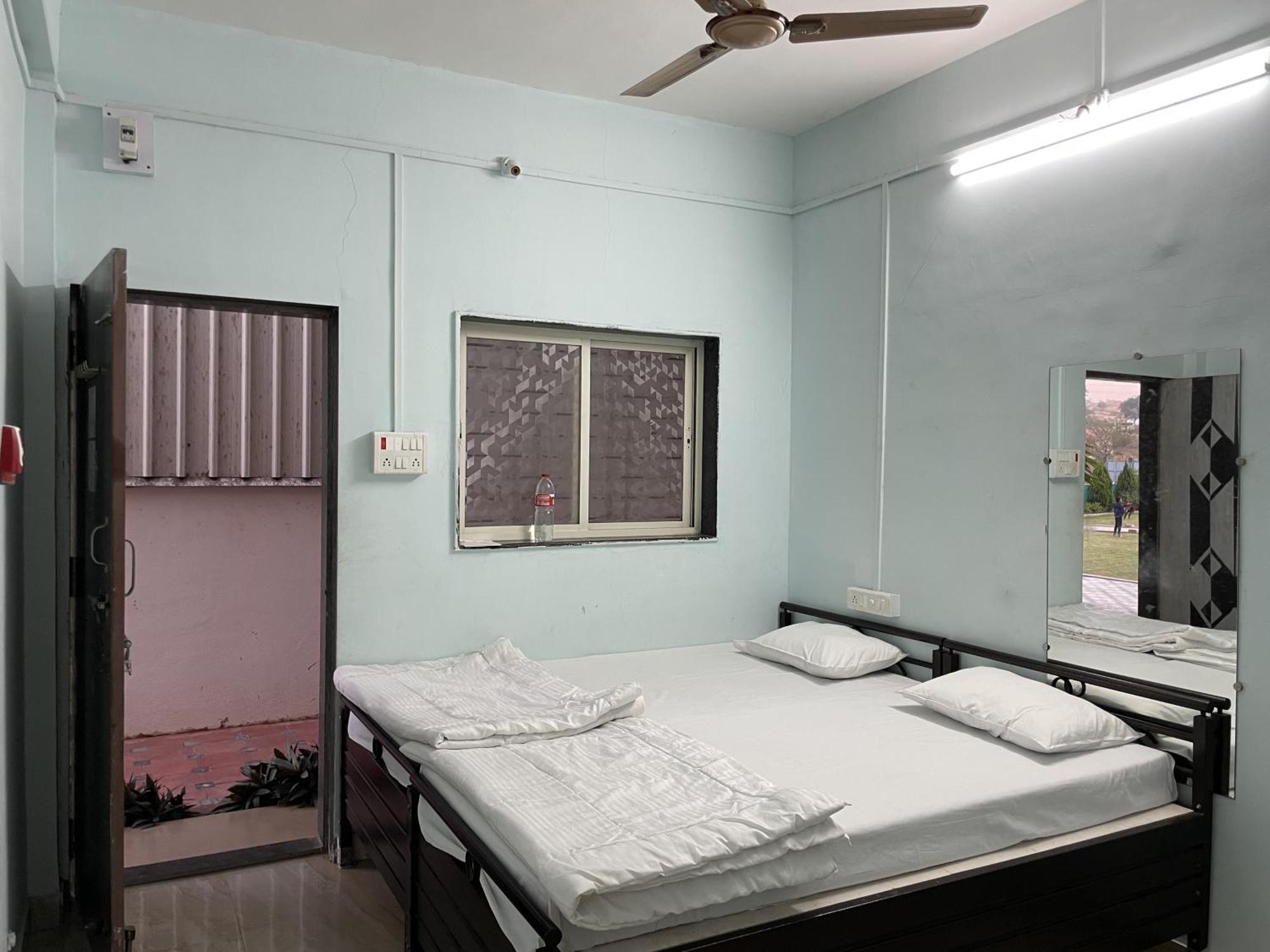 Fulgulab Lawns And Home Stay Junnar Buitenkant foto
